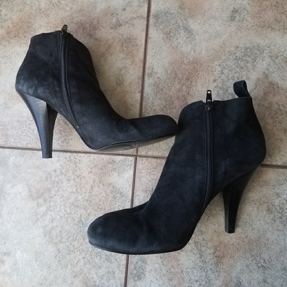 Nine West Shoes - Nine West black suede ankle booties size 7.5
